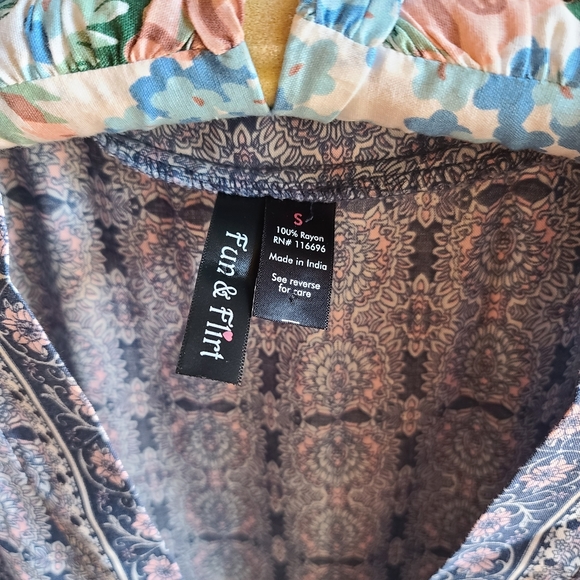 Fun and Flirt shirt. Size Small - Picture 3 of 3